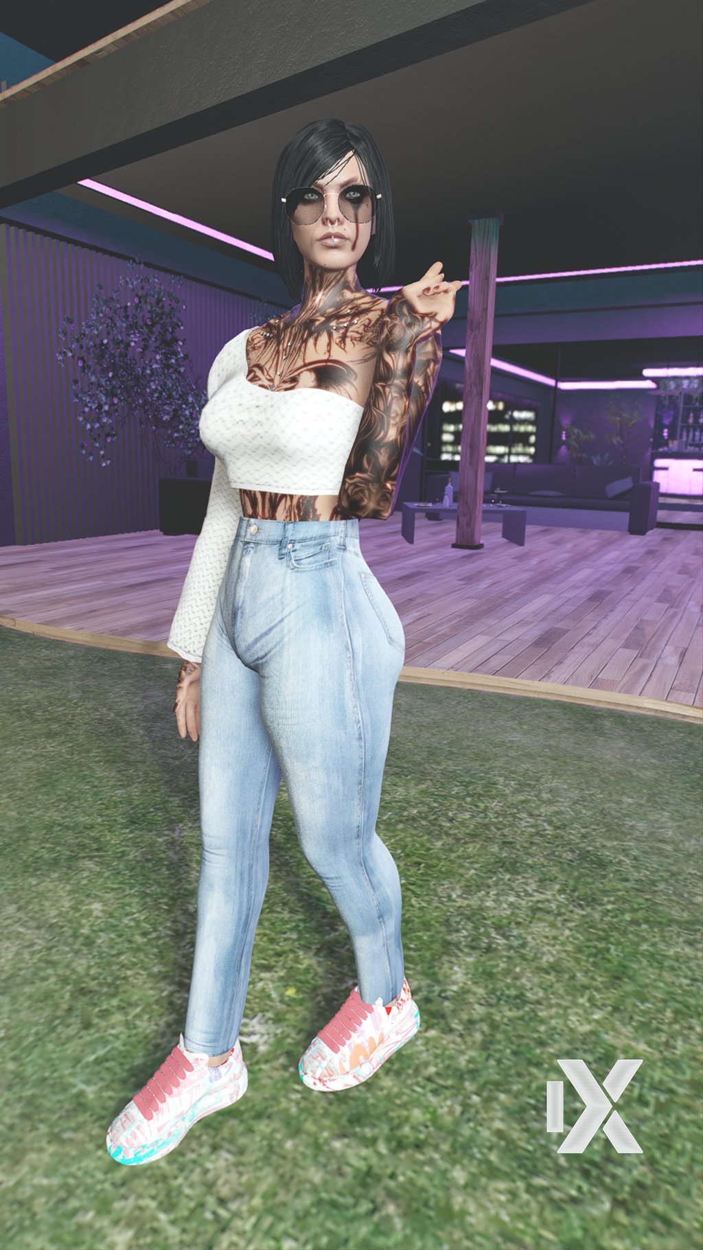 Blue high-rise jeans with a snug bee-waist design