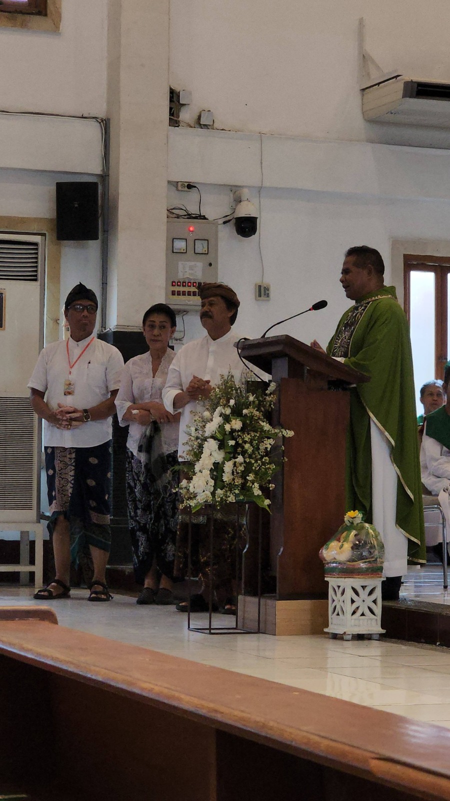 RP. Gabriel Madja, SVD Pastor Rekan Paroki Tritunggal Mahakudus Tuka