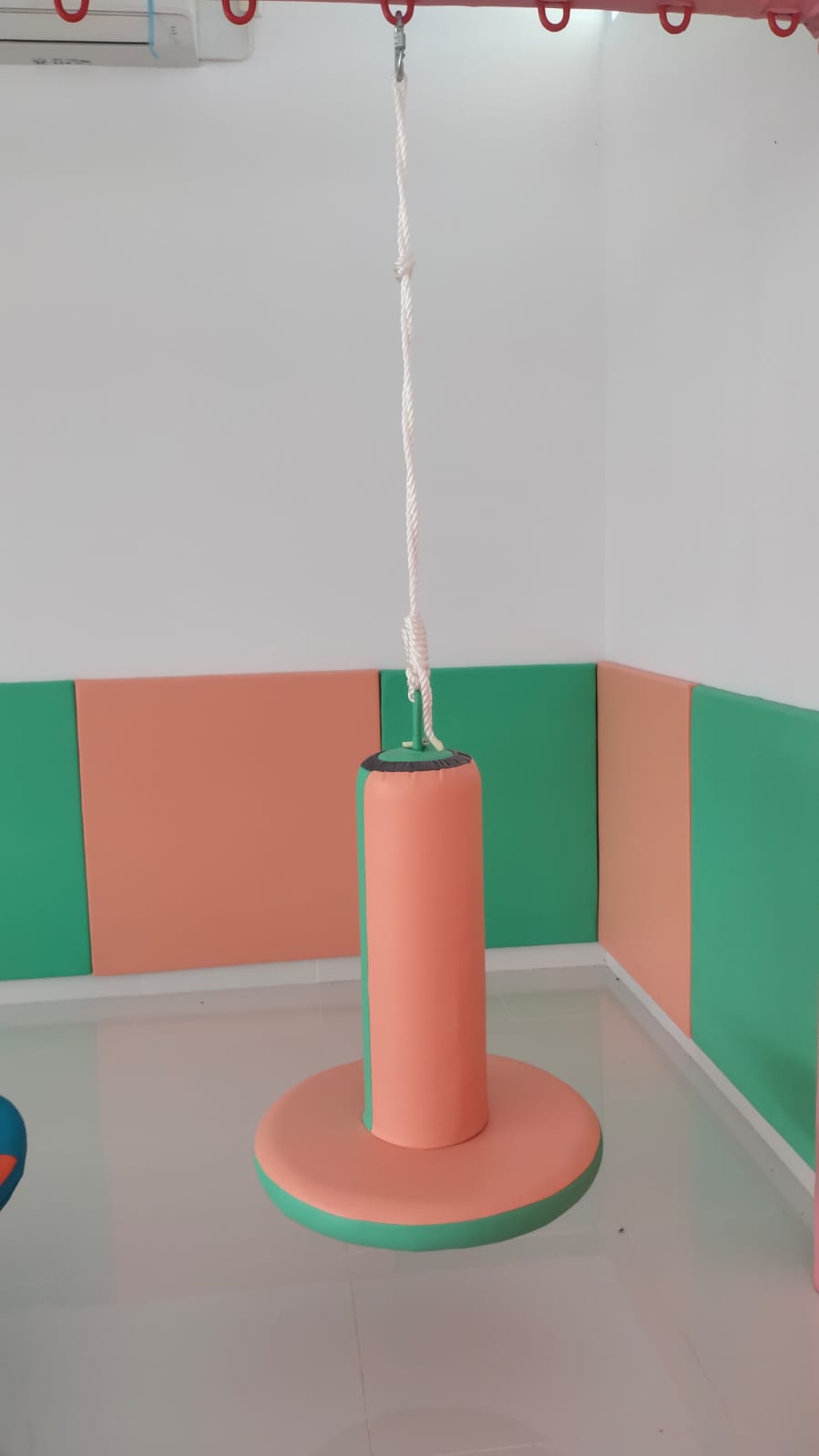 Ayunan Jamur warna pink dan hijau SI