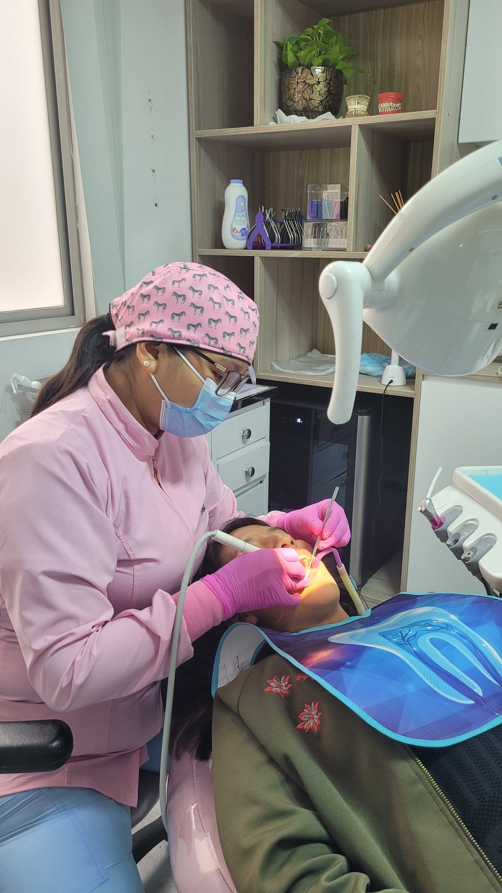 Tratamientos Dentales de Precisión - Especialista en Implantes Lima