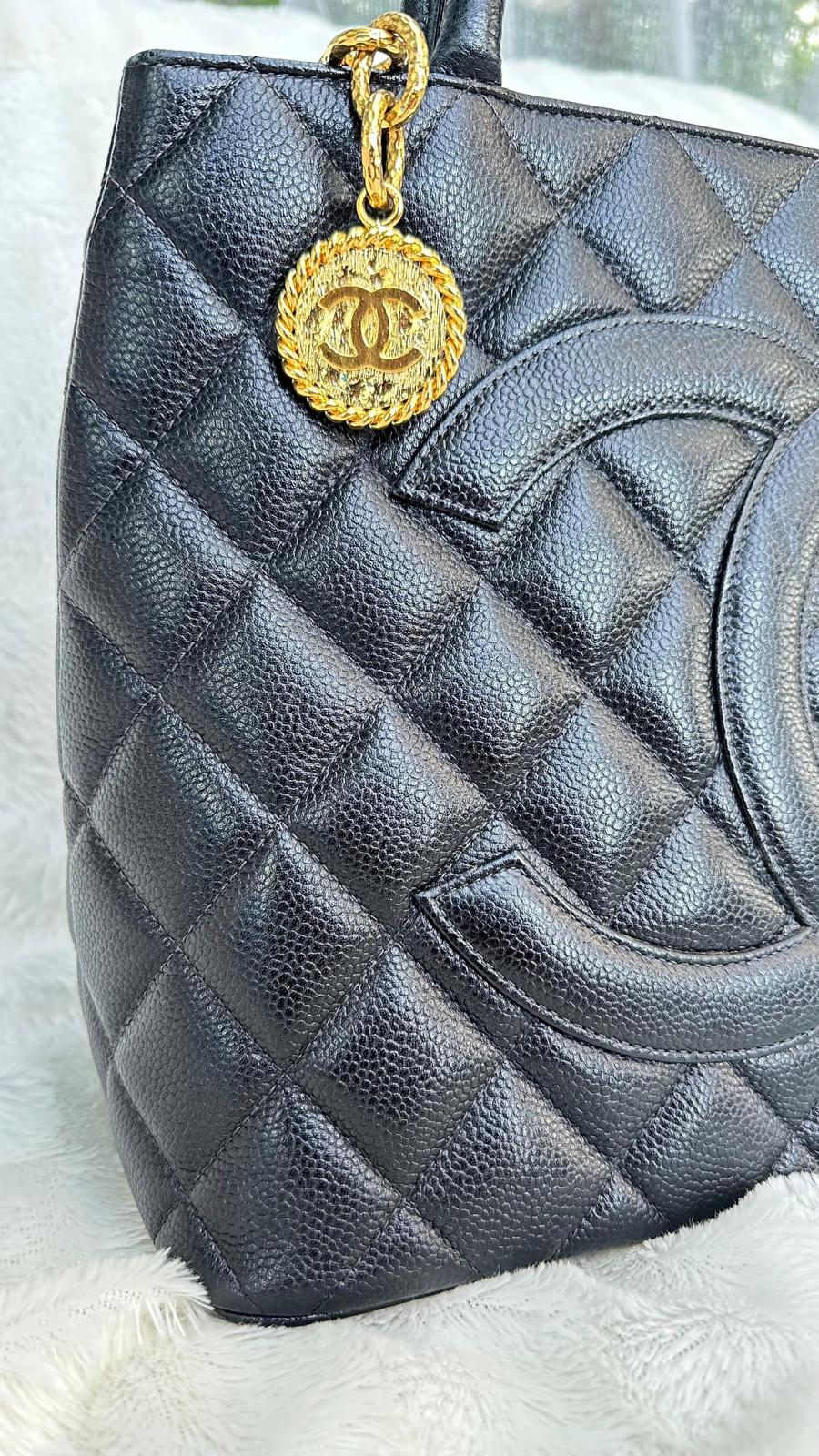 designer laukun viimeistely ja tikkaus