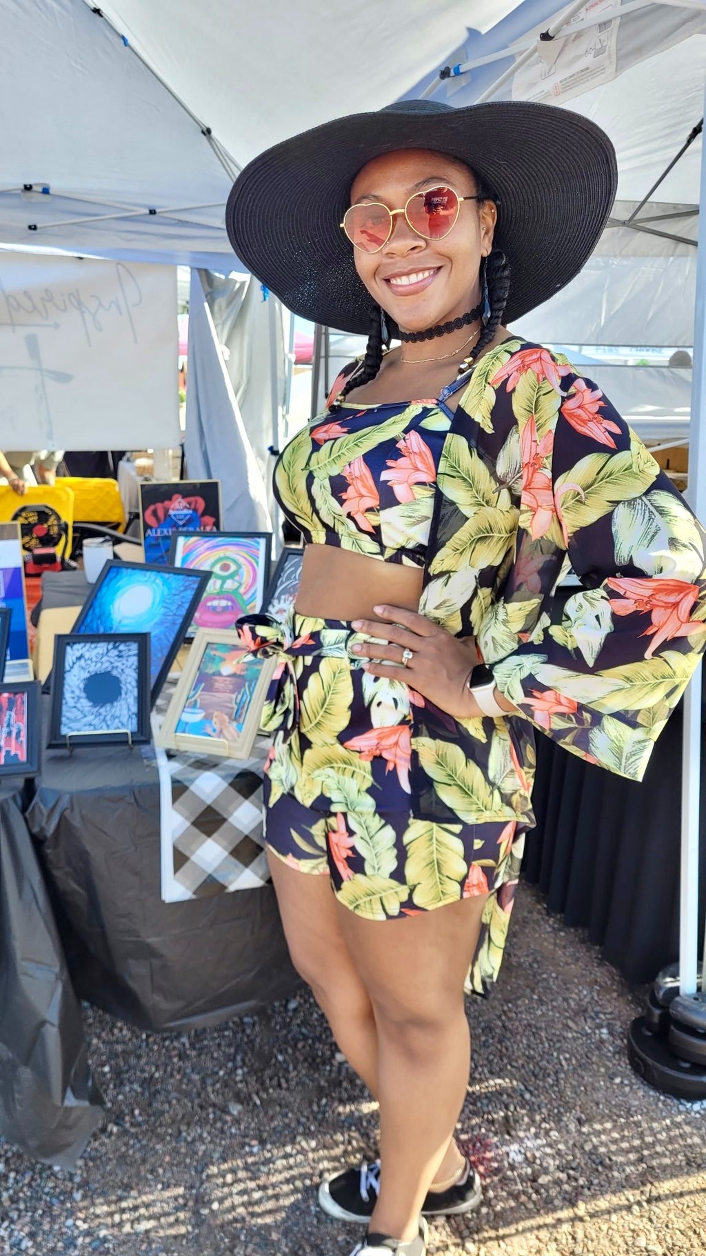 Alexis Peralta at an Art Market