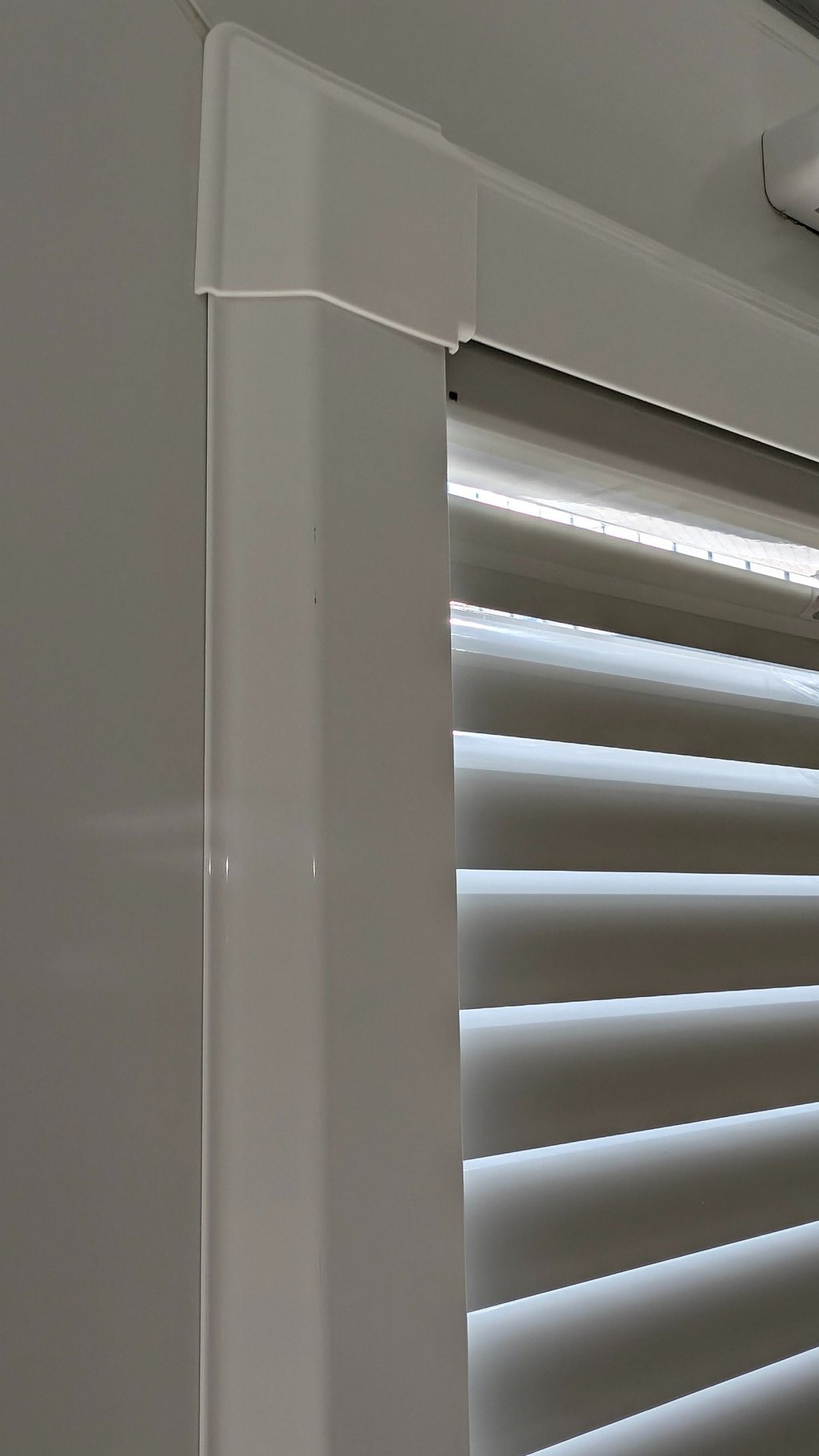 Perfect Fit aluminium venetian blind fitted to uPVC window in Aberdeen