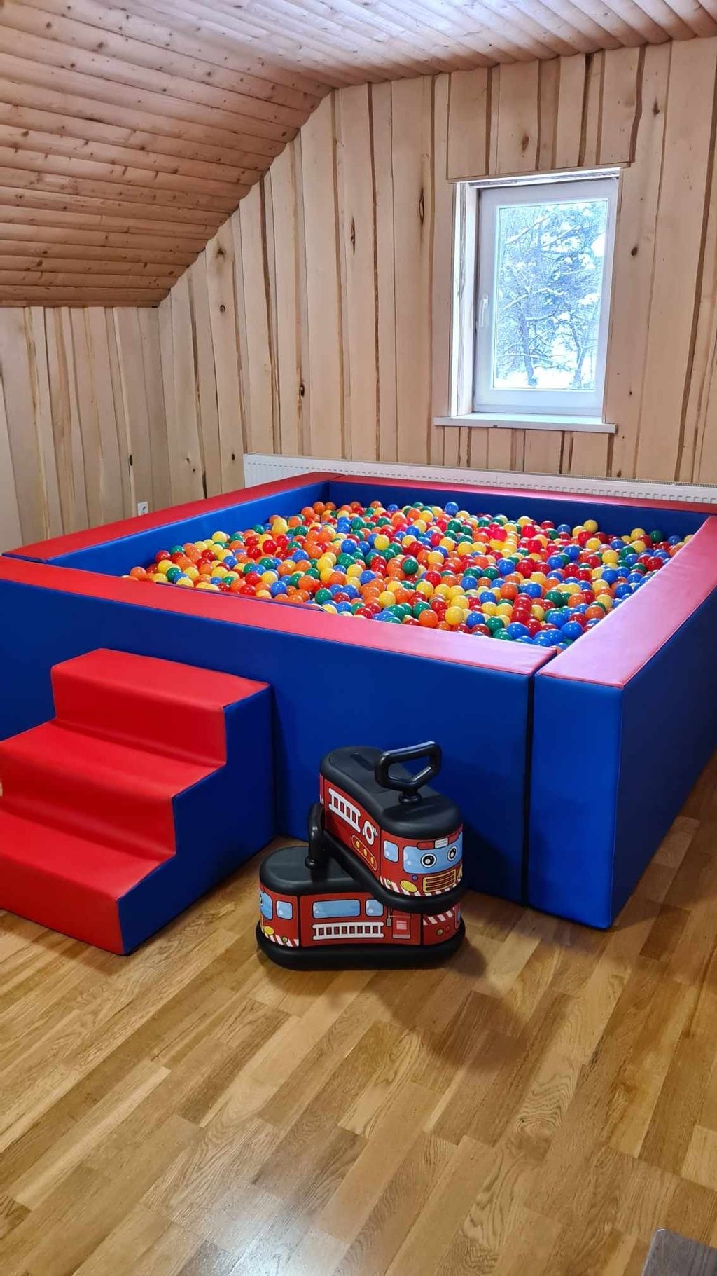 Kamuoliukų baseinas, Kamuoliukų baseino nuoma, pramoga vaikams, paspiriama masinele, gimtadienis