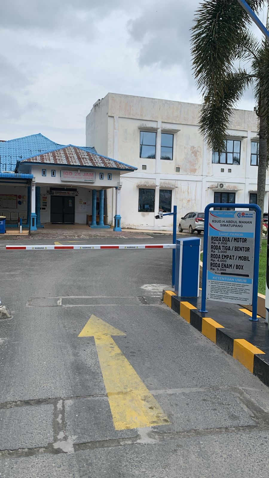 Alat parkir otomatis di RSUD H.Abdul Manan Simatupang