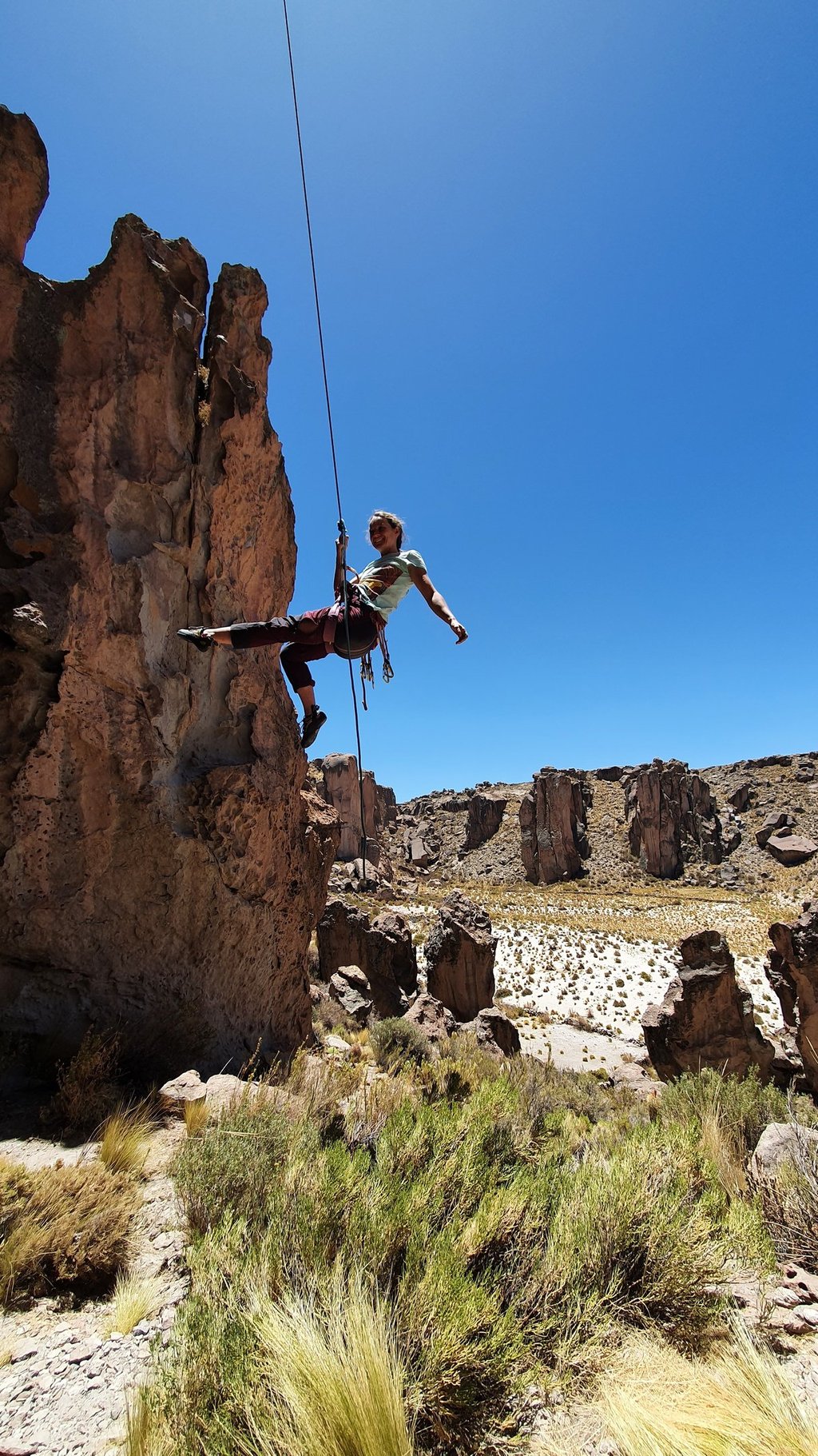Redescente d'une voie d'escalade en Bolivie