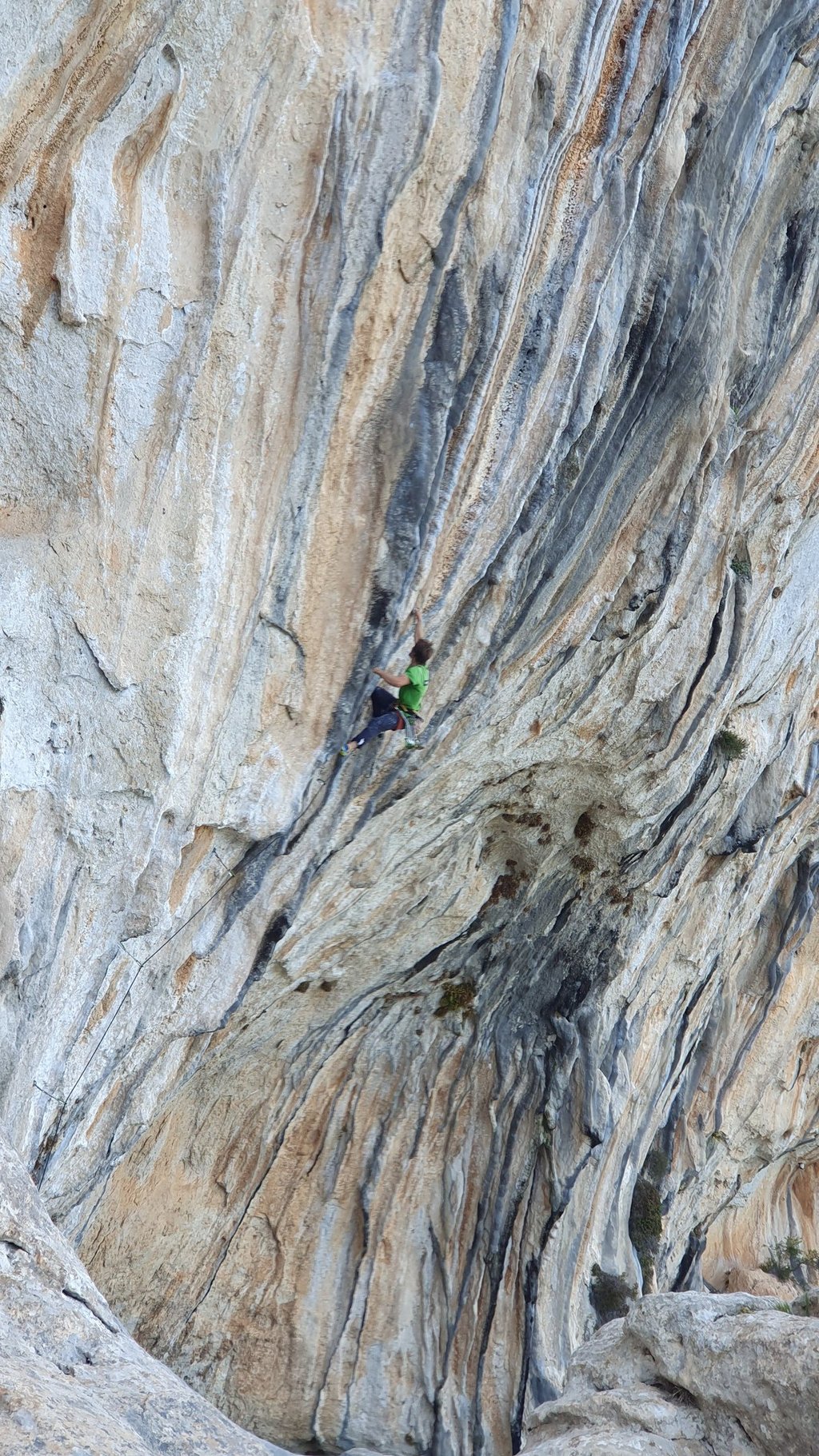 Escalade sur le magnifique site Kyparissi en Grèce
