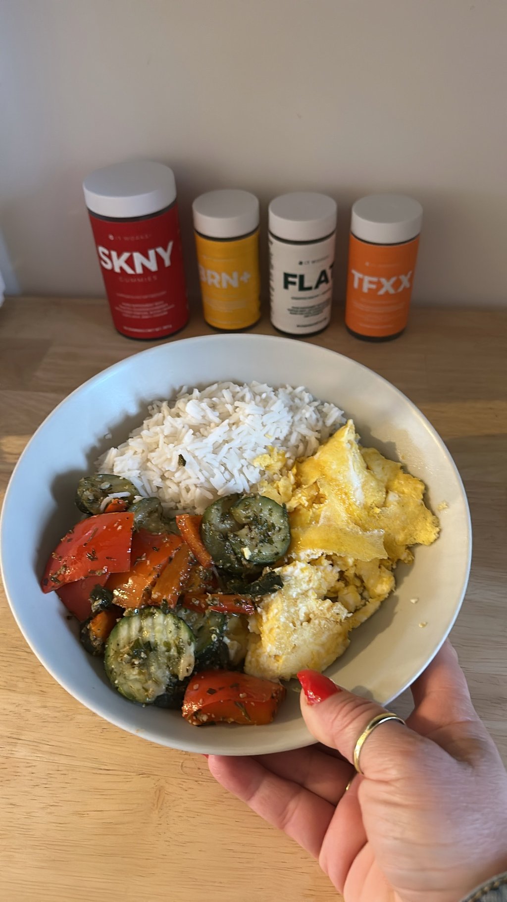 Petit-déjeuneriez healthy avec produits IT WORKS SKNY Gummies TFX et Hydrate