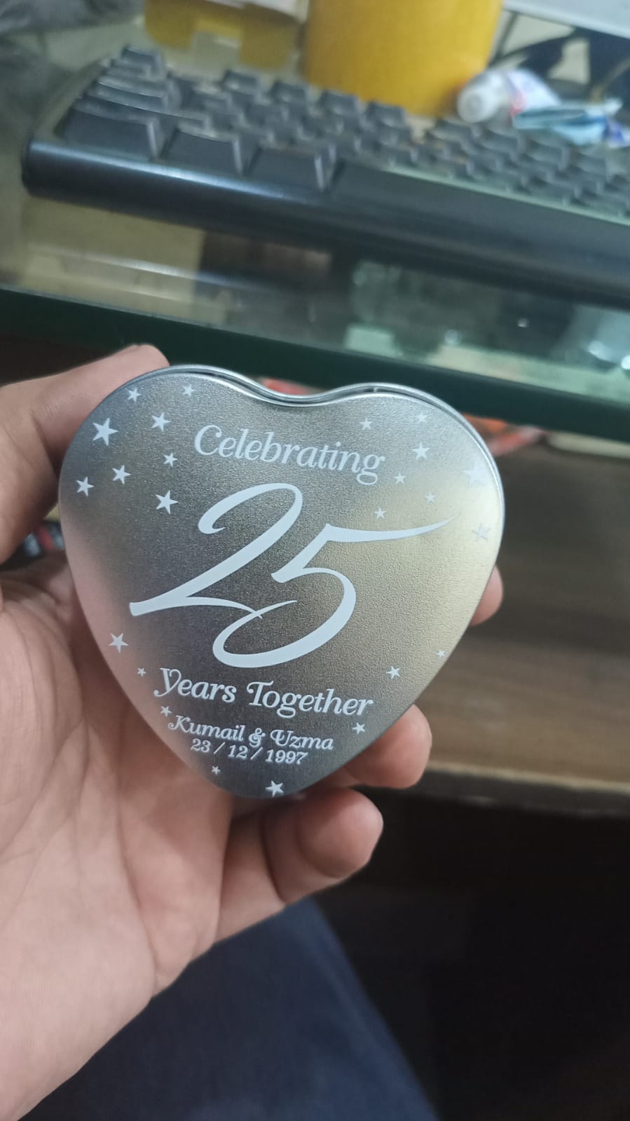 Expert UV printing on grainy metal