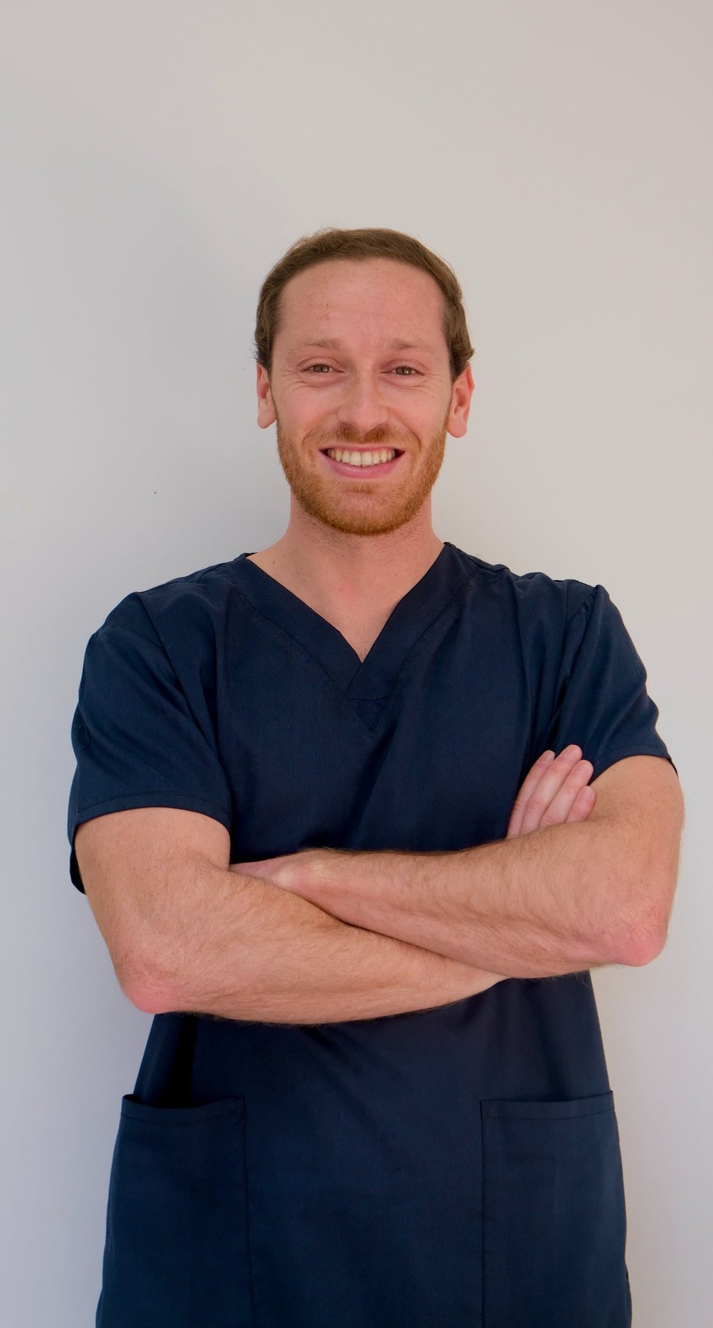 Dr. Manuel Sobral, especialista em restaurações estéticas na clínica médica e dentária em Setúbal.