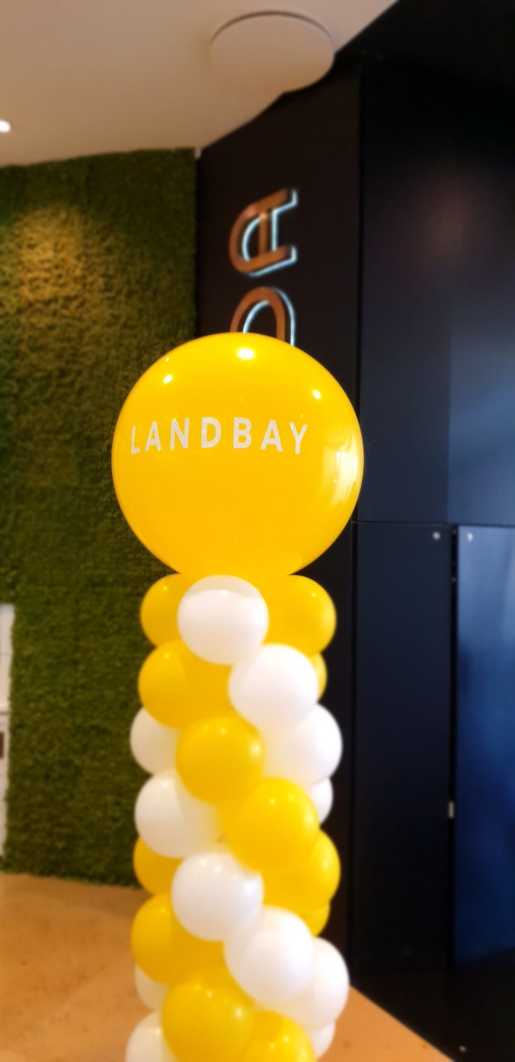 balloons stand