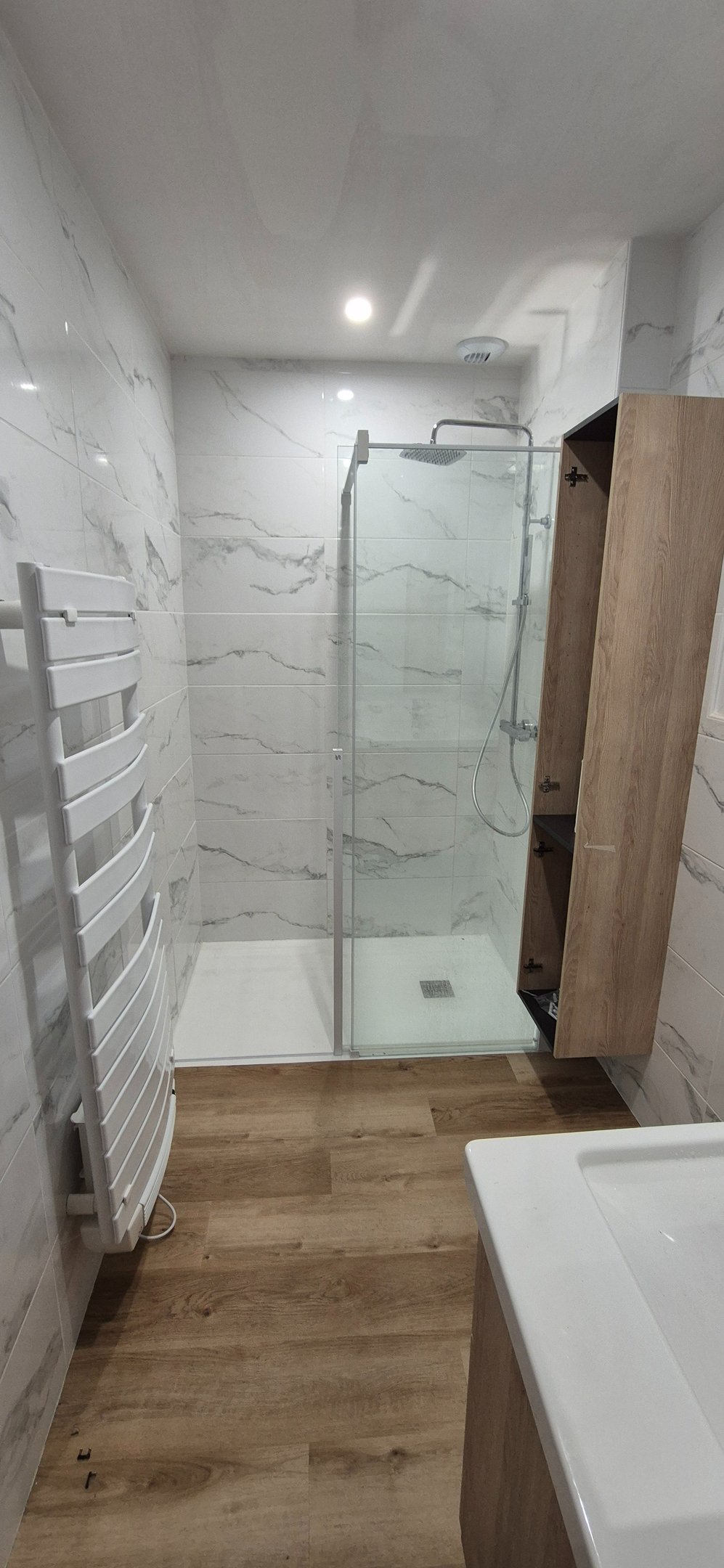sèche serviette, douche design, receveur douche extra plat, receveur douche, douche encastrée