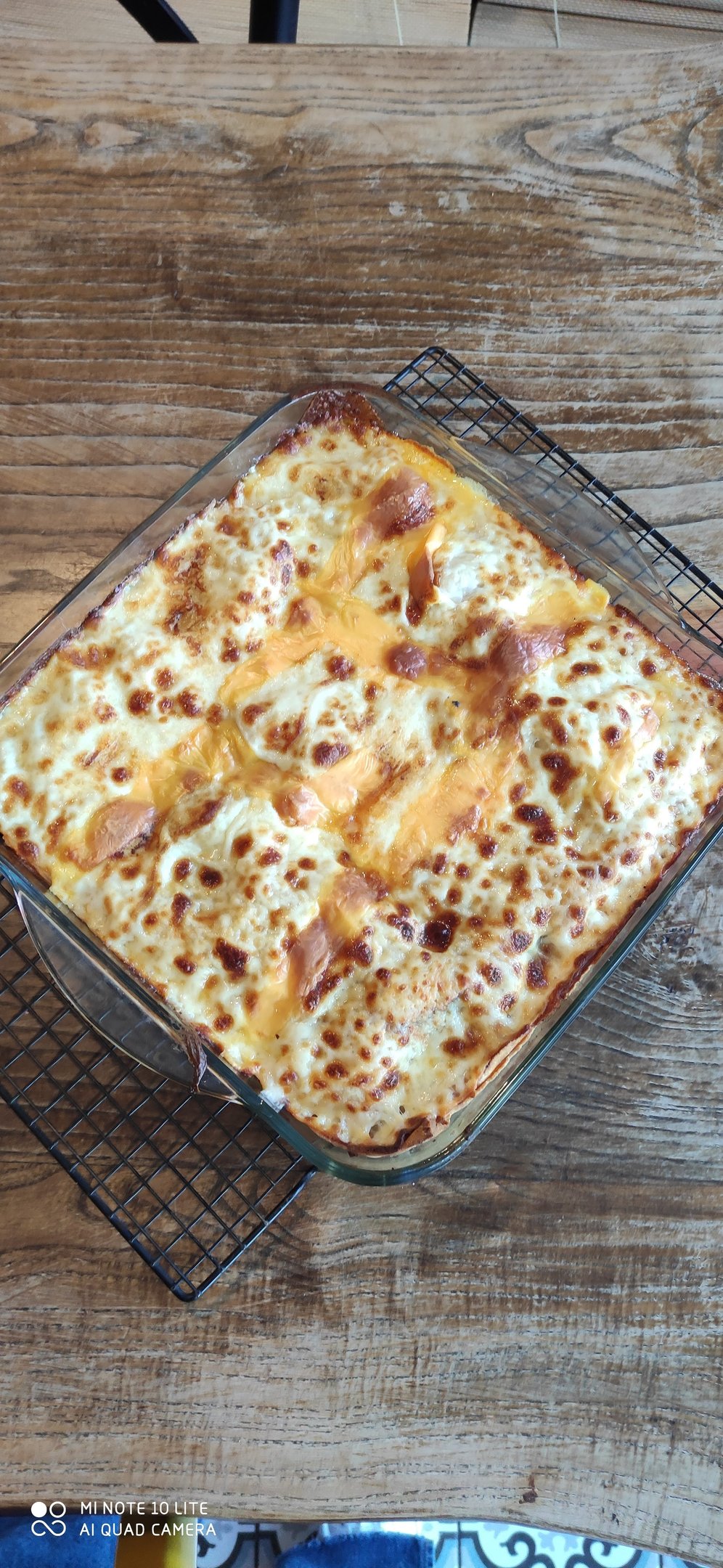 zerinde peşemal sosu erimiş fırından taze çıkmış cafe boyacıköy lazanya'sı