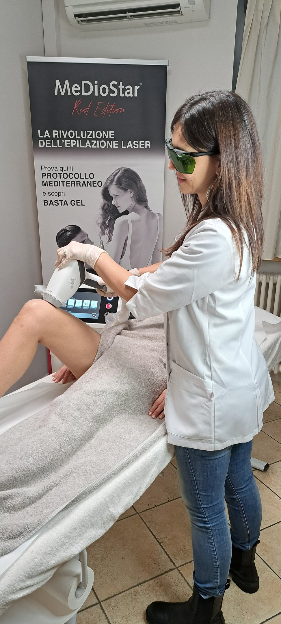 Trattamento epilazione laser al diodo polpacci a Riccione per riduzione progressiva dei peli