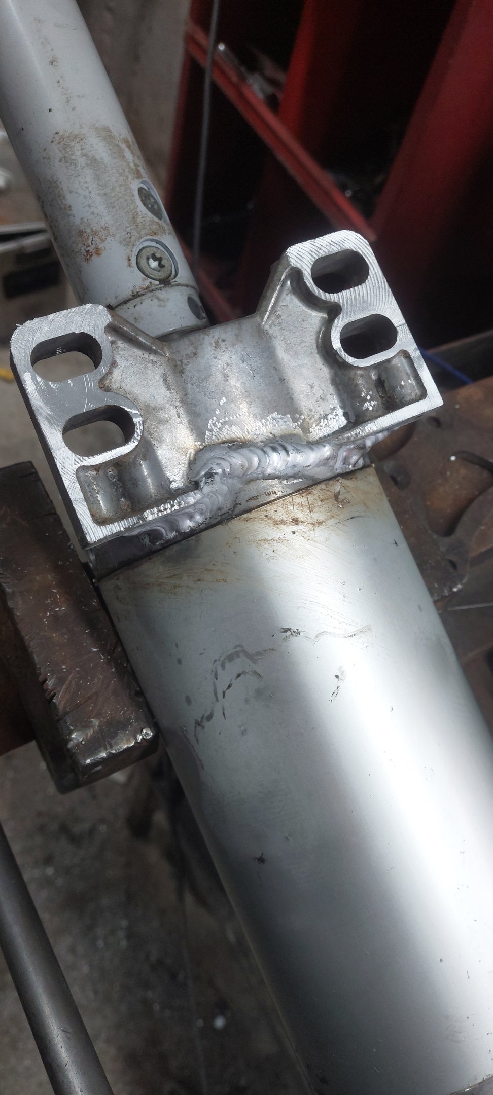 obradjen i zavaren pneumatski aktuator