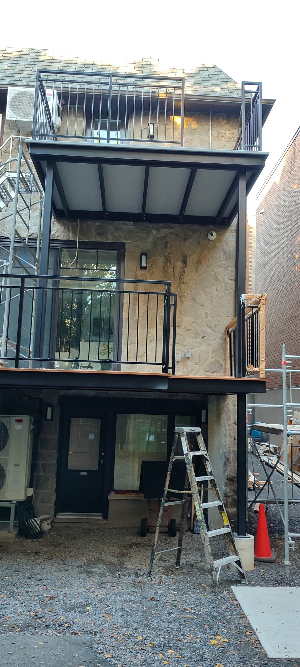 balcon en acier et fibre de verre