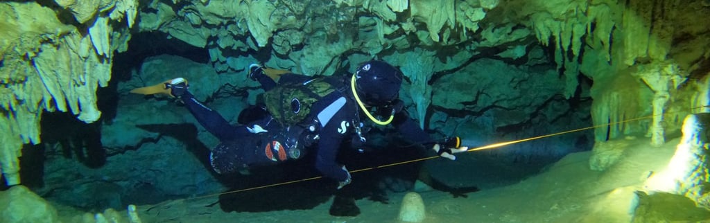 buceo en cuevas con sidemount