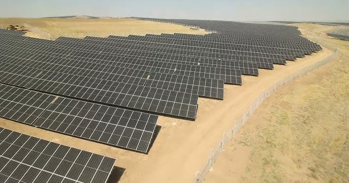 Arazi kurulumlu güneş enerjisi santrali projesi.