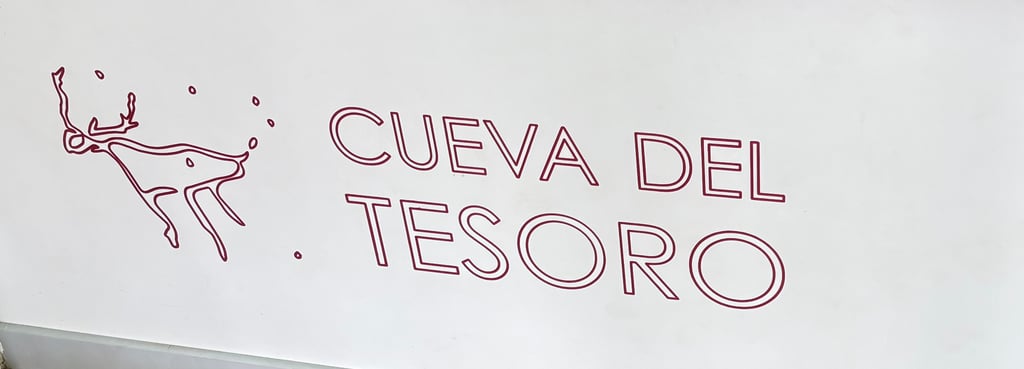 Text: Cueva del tesoro