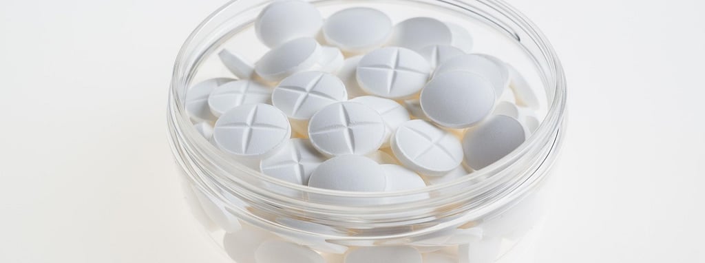White pills of artificial sweetener