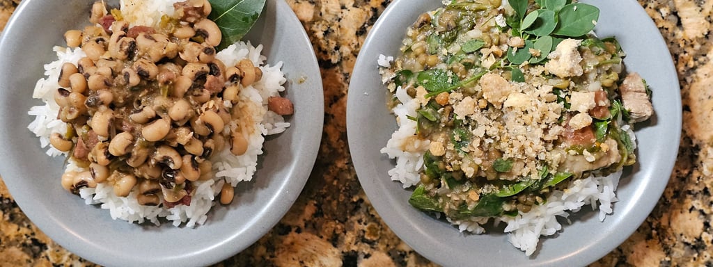 a plate of blacl eye peas and a plate of mugo beans on a granite counter