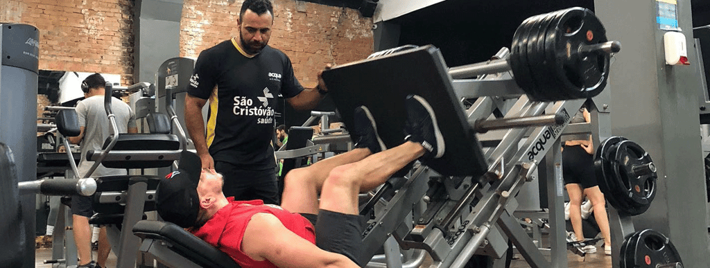 Treinamento de musculação na Acqua FIT