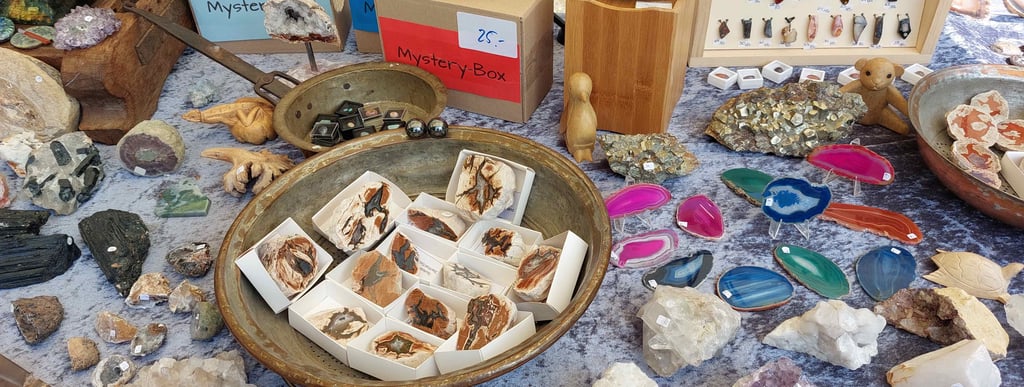 Ein Ausschnitt des Marktstandes der Galerie zauberwelt