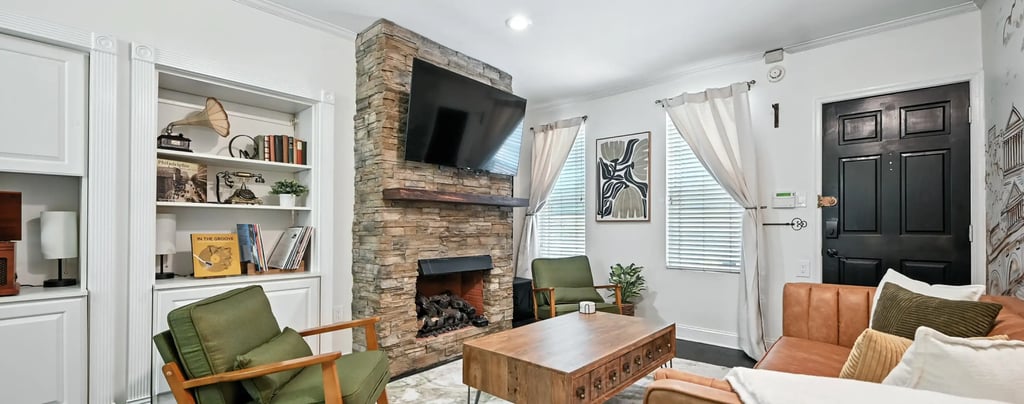 Living room with fireplace in Philadelphia Airbnb