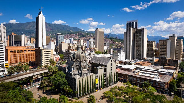 Medellìn se transforma cada dìa mas en espacios y ambientes acogedores, gracias a sus ingresos.