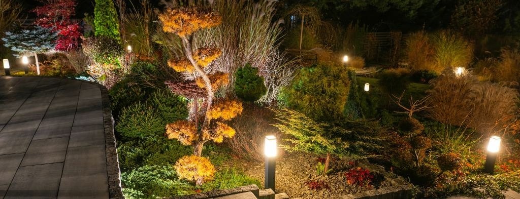Illuminare il giardino in sicurezza senza eccessi di luce