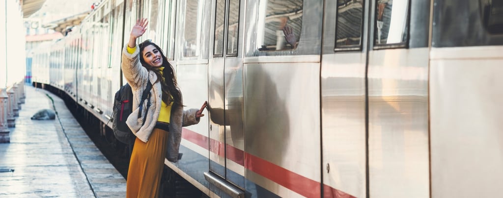 Amiga se despide de sus amigos escuchando una canción personalizada de Musycol.