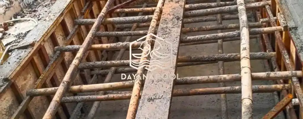 proses pengecoran kolam renang struktur beton oleh dayanapool.