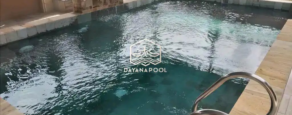 kolam renang struktur beton dengan finishing batu hijau