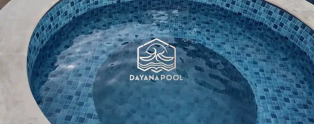 Kolam renang dengan fitur air terjun dan jacuzzi yang elegan