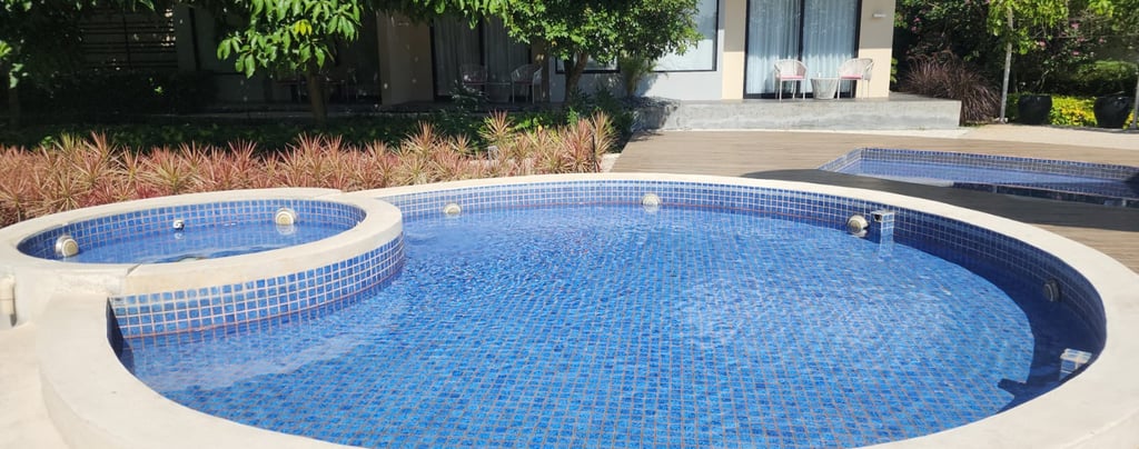 Kolam renang minimalis berbentuk lingkaran