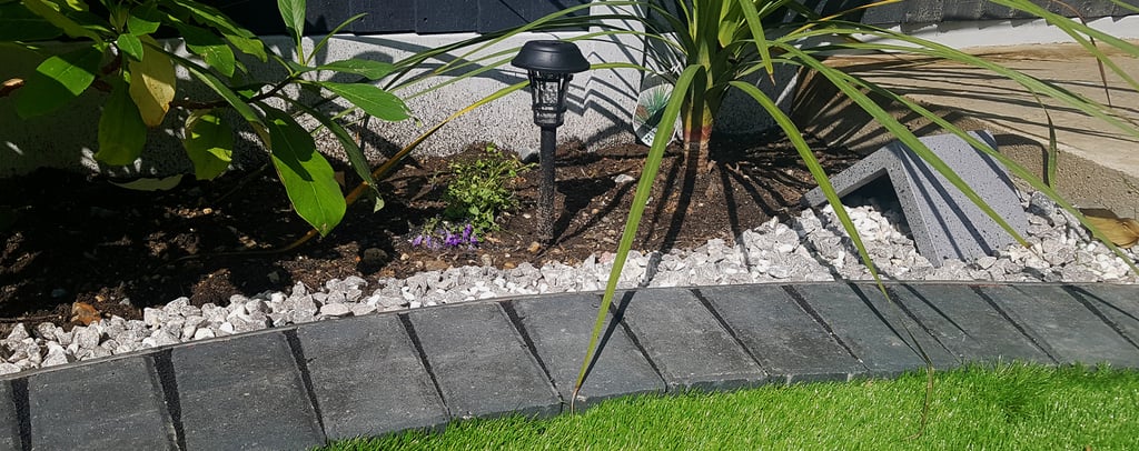 Exotic Modern Dynamic Designer Circle Lawn Tropical Small Garden