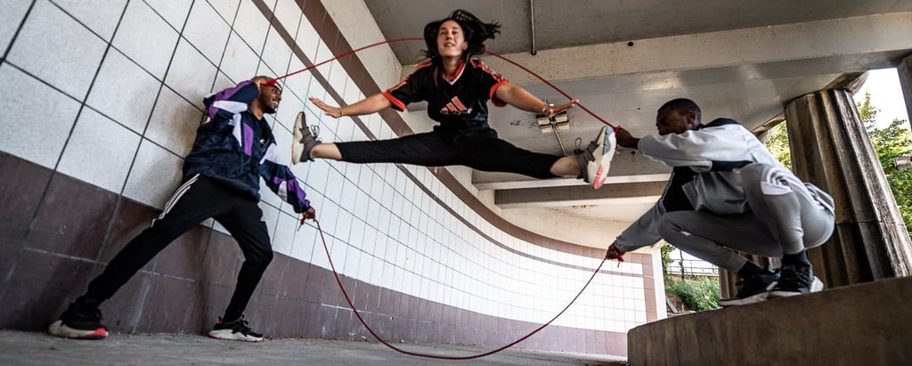 Pratique du Double Dutch à Bezons — figure acrobatique dans les cordes