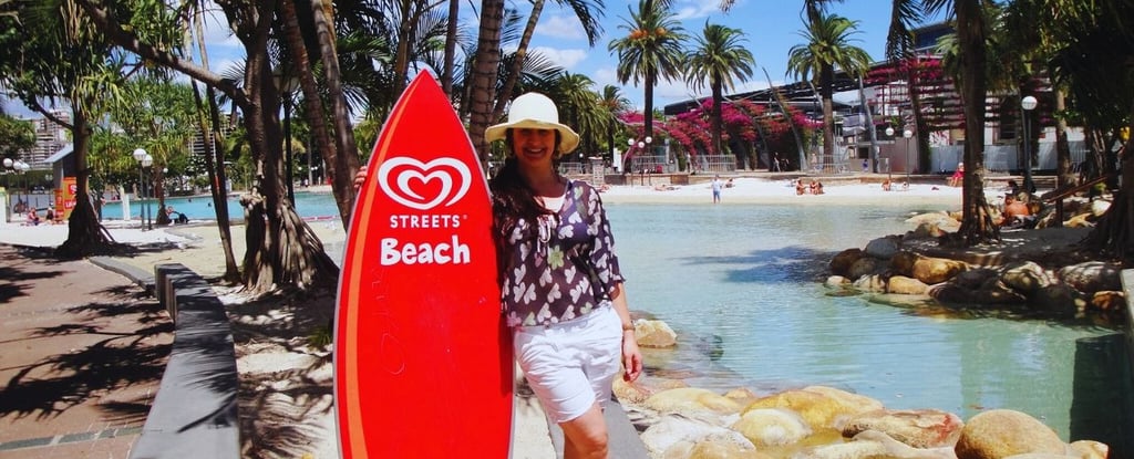 foto na autora na streets beach em brisbane australia