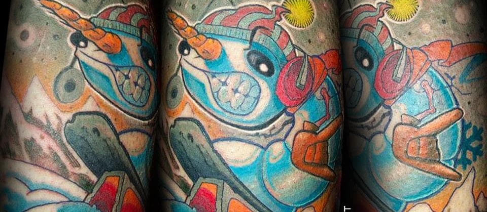 tatuaje muneco de nieve snowboard newschool color Barcelona punkotattooartist
