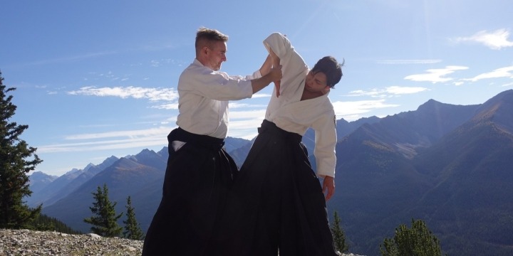 Aikidō students practicing ikkyo wrist control technique during class at Calgary Rakushinkan dojo.