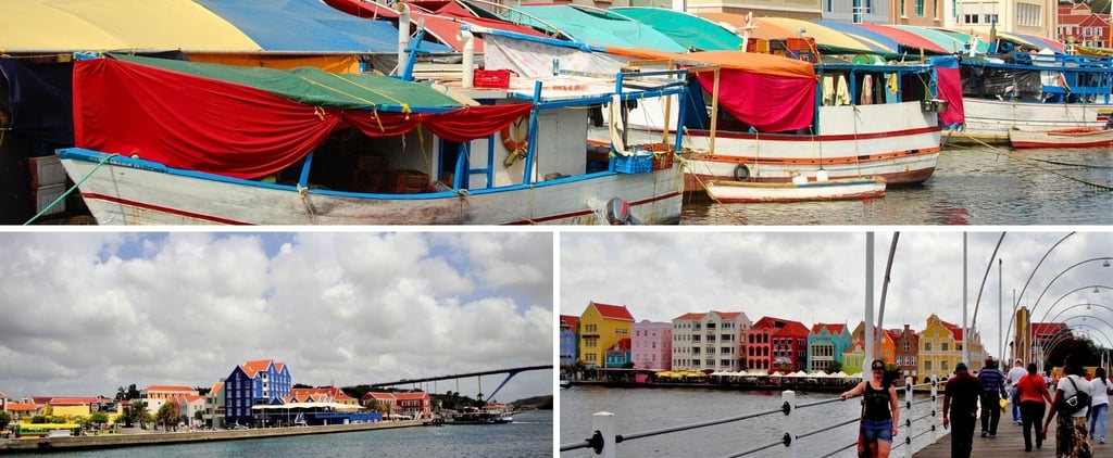 Autora na ponte flutuante Queen Emma, com as casas coloridas de Punda ao fundo, em Willemstad, Curaçao.