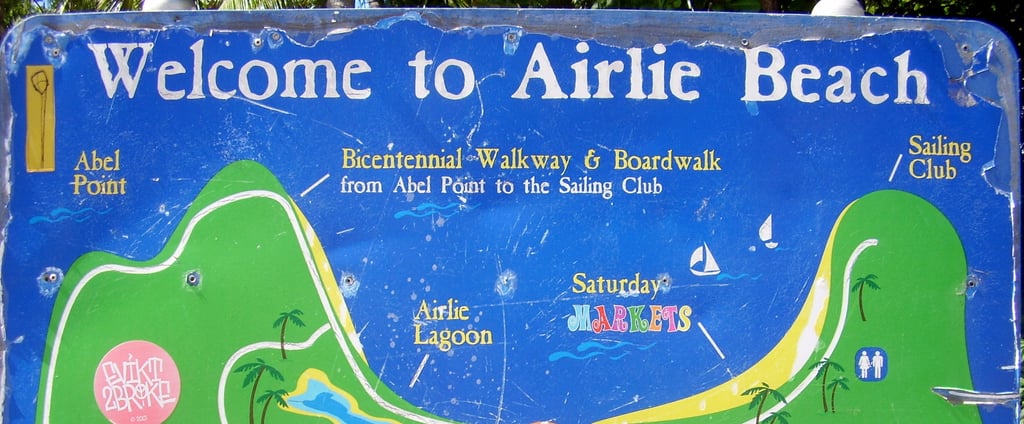 foto da da placa do mapa da cidade de airlie beach australia