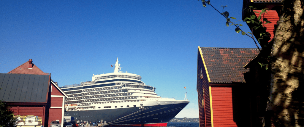 Navio ancorado em Bergen, Noruega — foto da autora.