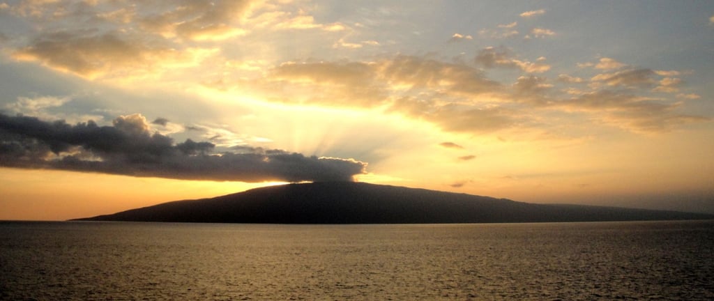 foto da vista do navio navegando por hilo no havai