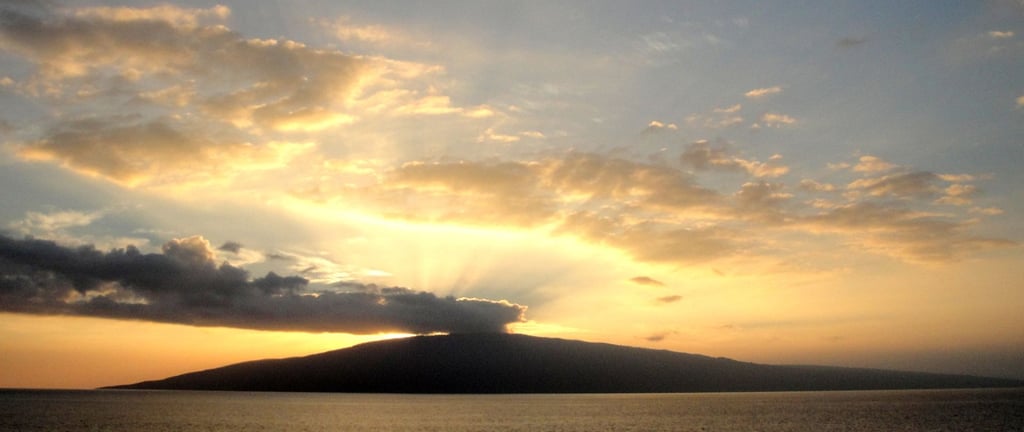 foto da vista do navio navegando por hilo no havai