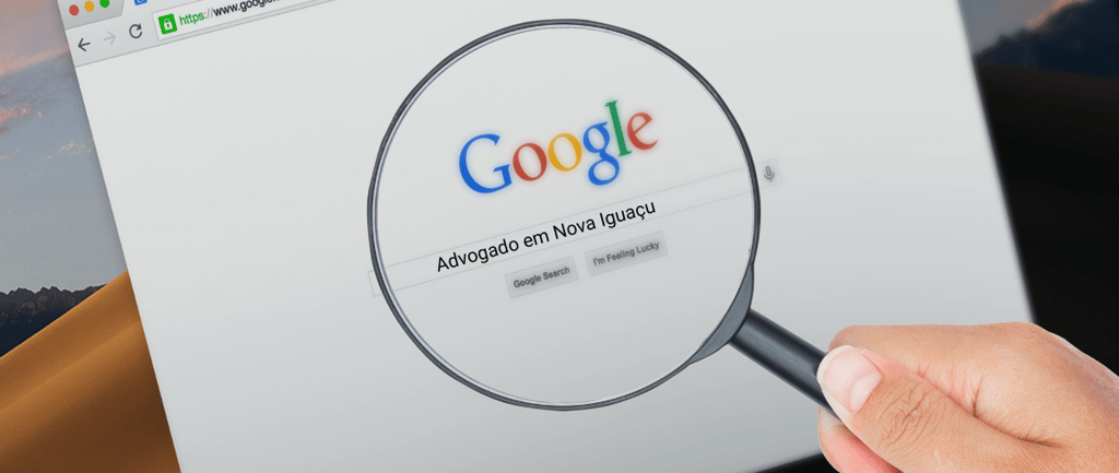 Lupa aproximando a barra de pesquisa do Google com a frase "Advogado em Nova Iguaçu" digitada, sobre