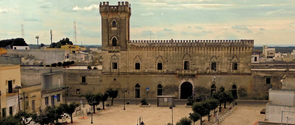 piazza castello a monteparano in provincia di taranto