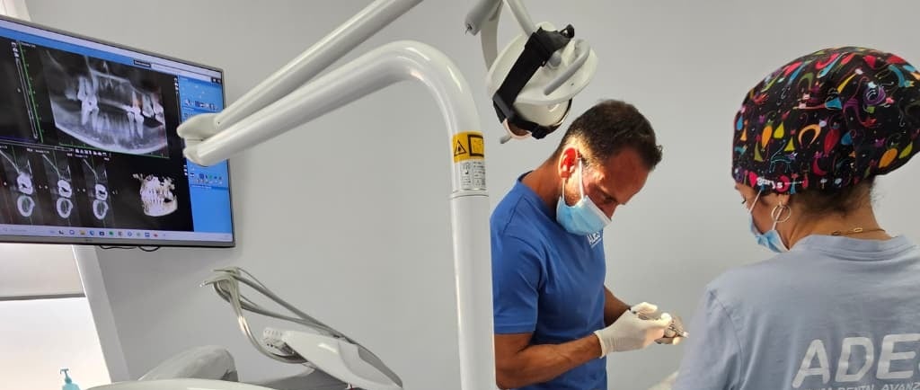 implantes dentales clinica dental ades
