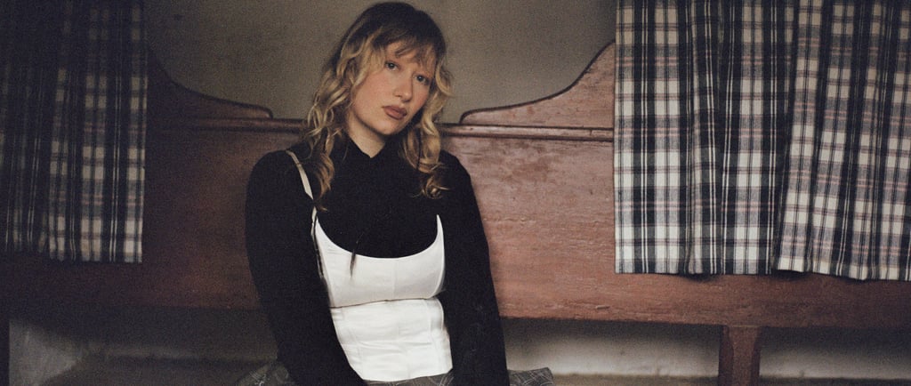 sophie-lou Shares Heartfelt New Single “How to not expect too much”