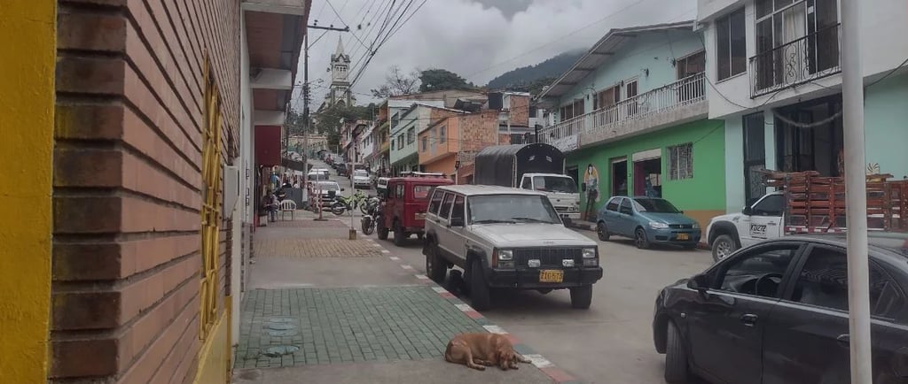 calle de nocaima pueblo por juan garcia finca raiz